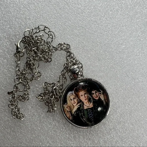 $2 Hocus necklace.  new. $2 WITH ANY ORDER TOTALING $10 OR MORE - Picture 7 of 14